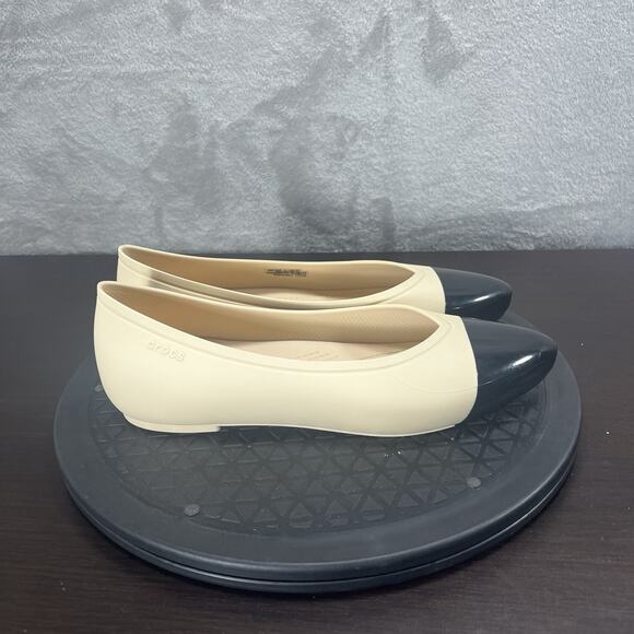 Crocs Womens Size 6 Brooklyn Pointed Black Toe Ivory Cream Slip On Shoes Flat - Picture 1 of 8